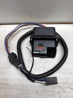 Curt Venturer Cme-l00147 Brake Control With Wiring Harness And Mounting Bracket