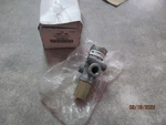 279824N Bendix Trailer Valve SV-3 New Damaged Box Free Shipping. Fixed Price $49.50.