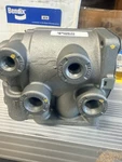 Bendix 101818N E-7 Dual Brake Valve Genuine Oem Air Control New Box. Fixed Price $169.00.